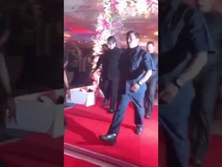 Jaya Bachchan escorted by Nitin Mukesh at Neil's wedding reception | SpotboyE
