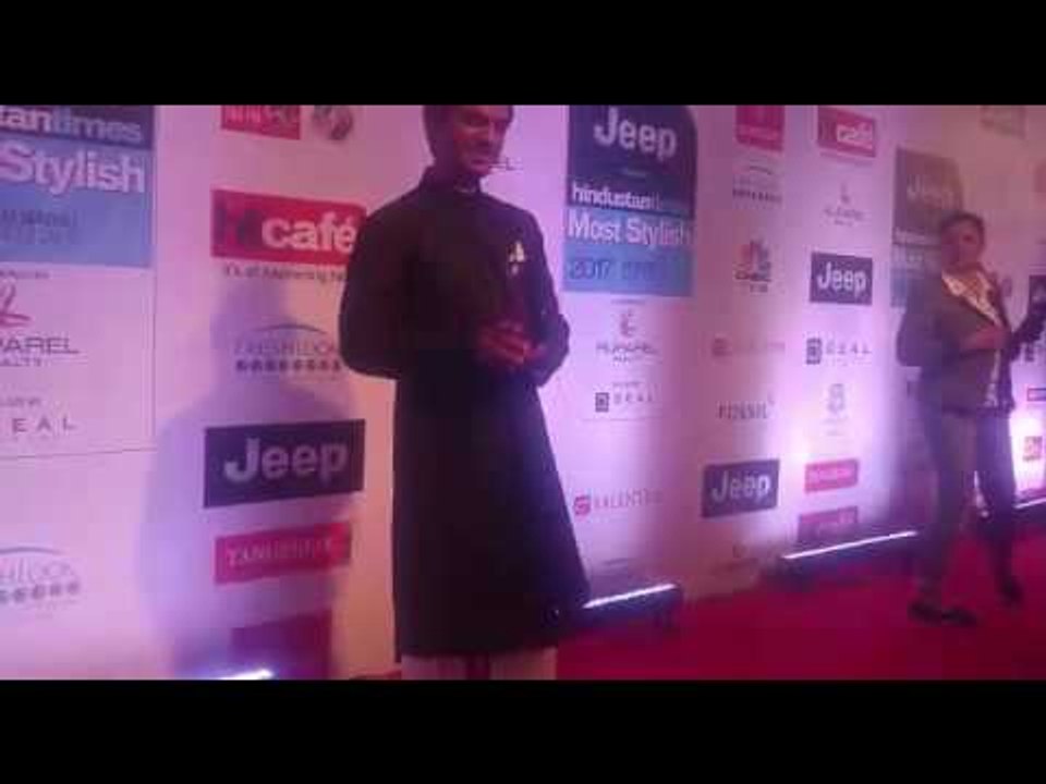 Nawazuddin Siddiqui wins an award at the HT Most Stylish Awards 2017  | SpotboyE