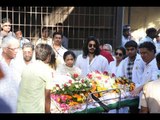 UNCUT- Vinod Khanna death: Last rites of veteran actor performed in Worli | FULL VIDEO | SpotboyE