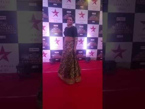 Parul Chauhan flaunts her sexy dress at the Star Parivaar Awards 2017 | SpotboyE