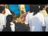 Vinod Khanna's Body arrives at his Residence | SpotboyE