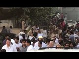 Randhir Kapoor, Dia Mirza,Randeep Hooda, Gulzar at Vinod Khanna's Funeral | SpotboyE