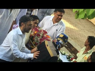 Vinod Khanna Body leaves from his Residence | SpotboyE