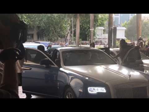 Hrithik Roshan and Rakesh Roshan at Vinod Khanna's Prayer Meet | SpotboyE