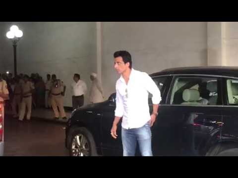 Sonu Sood at Vinod Khanna's Prayer Meet | SpotboyE