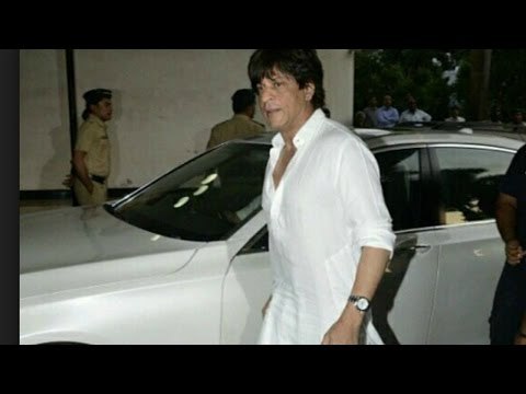 Shahrukh Khan at Vinod Khanna's Prayer Meet | SpotboyE