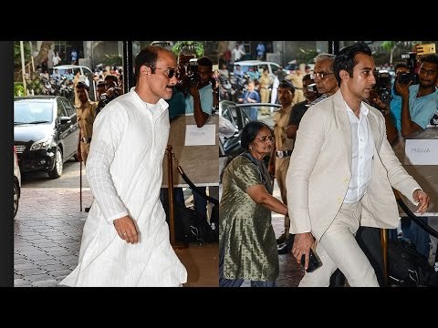 Akshay, Rahul with Sakshi Khanna, Abbas-Mustan at Vinod Khanna's prayer meet | SpotboyE