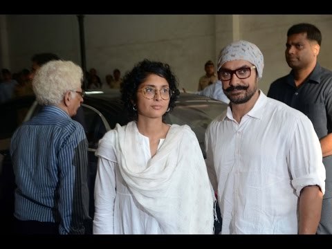 Aamir Khan and Kiran Rao at Vinod Khanna's Prayer Meet | SpotboyE