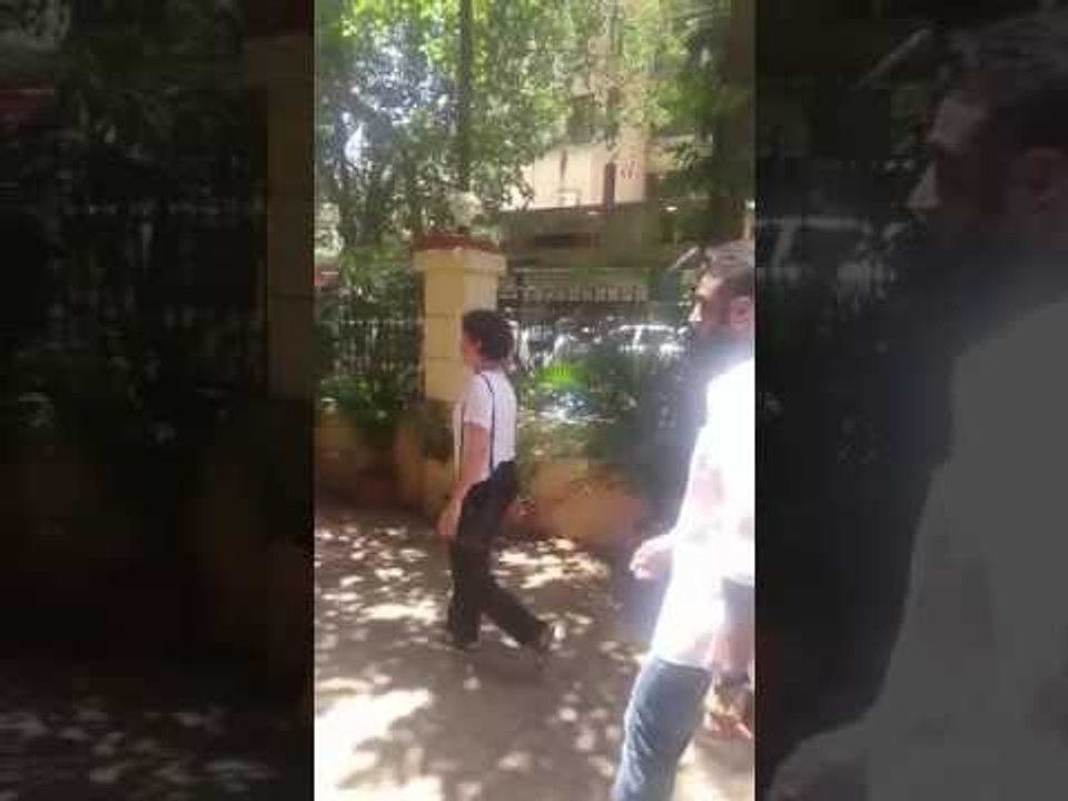 Sanya Malhotra arrives at Reema Lagoo's Residence | SpotboyE