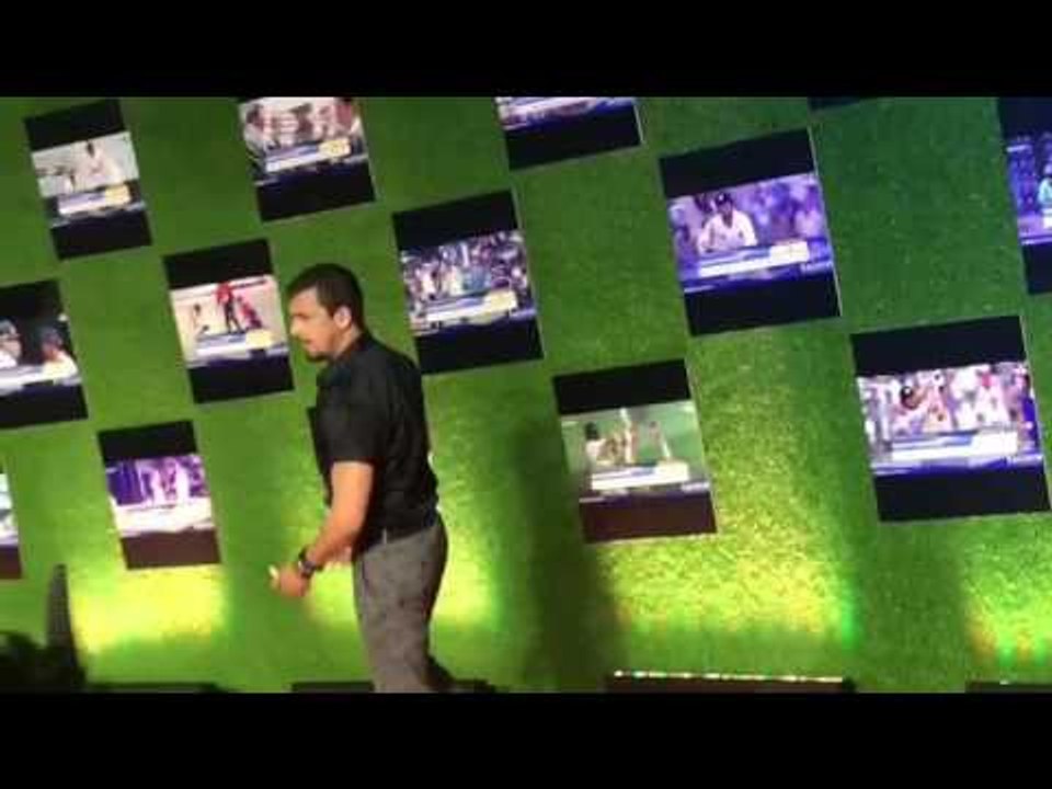 Sonu Nigam with His Family at Sachin: A Billion Dreams Premiere | SpotboyE