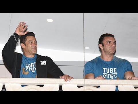 Salman Khan's Tubelight Trailer Screening Outside Galaxy Apartments | SpotboyE