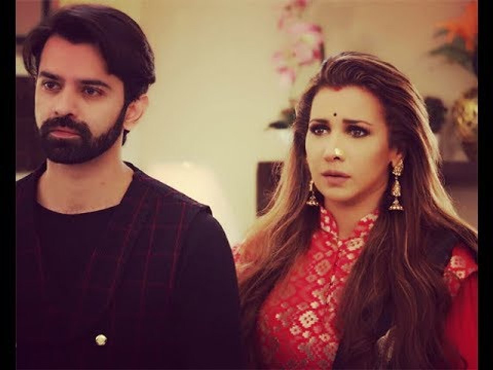 Cold War between Iss Pyaar Ko Kya Naam Doon 3 Lead Actors Barun Sobti and Ritu Shivpuri | SpotboyE