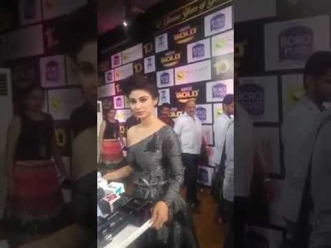 Mouni Roy looks HOT at the 10th Gold Awards 2017 | SpotboyE