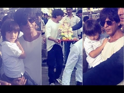 Shahrukh Khan, AbRam, Suhana & Gauri Say Goodbye To Lord Ganesha | SpotboyE