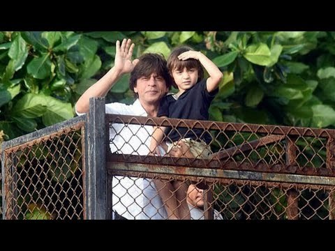 SPOTTED: Shahrukh Khan and AbRam Waving at Fans on Eid | SpotboyE