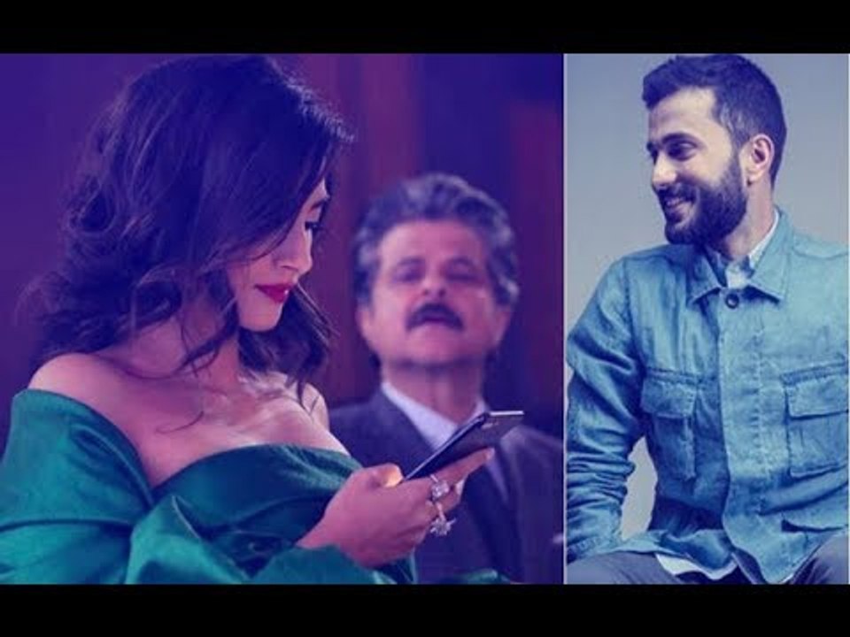 Anil Kapoor Tries To Peep Into Sonam Kapoor's Phone, Anand Ahuja Comments | SpotboyE