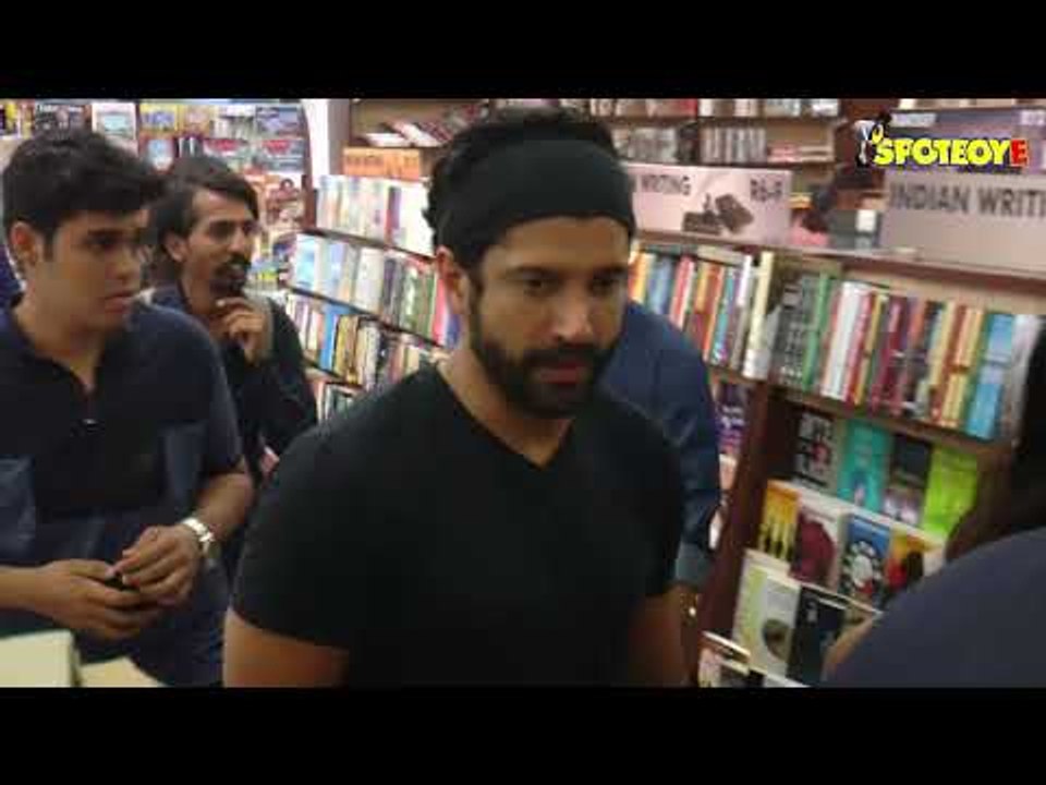 Shraddha Kapoor REFUSES To Share Stage With Rumoured Boyfriend Farhan Akhtar | SpotboyE