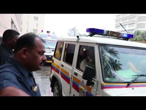 Shashi Kapoor's Body taken from Hospital to his Juhu Residence | SpotboyE