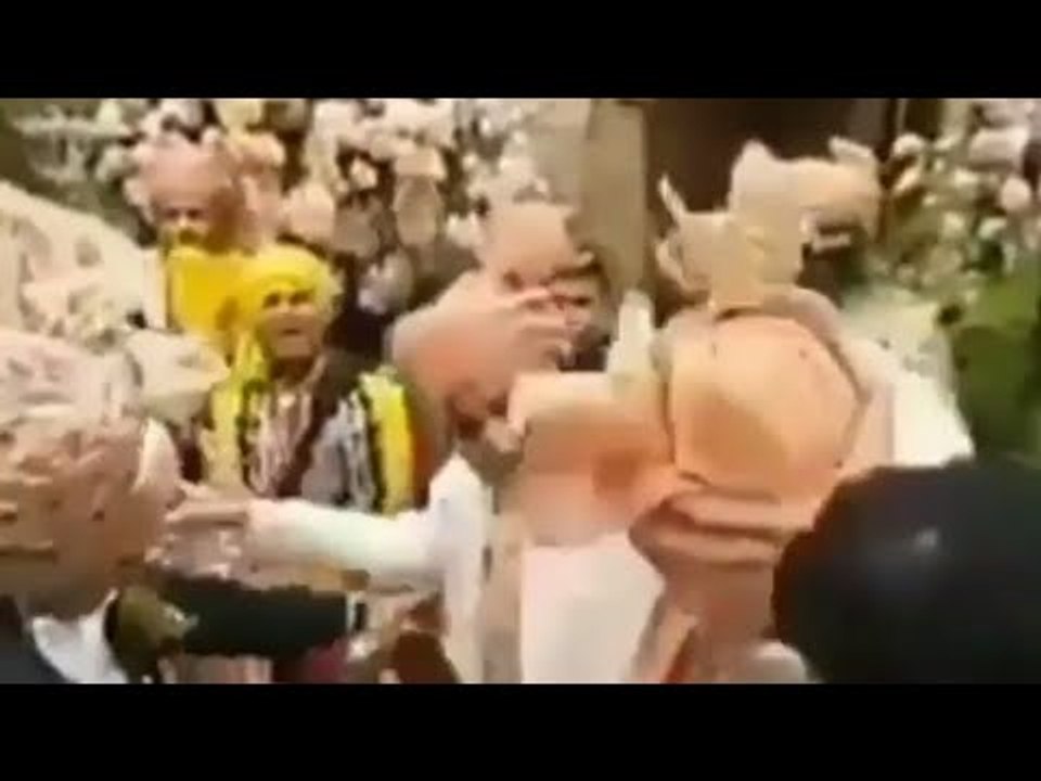 BARAAT VIDEO: Anushka’s Family Grooves To Dhol...