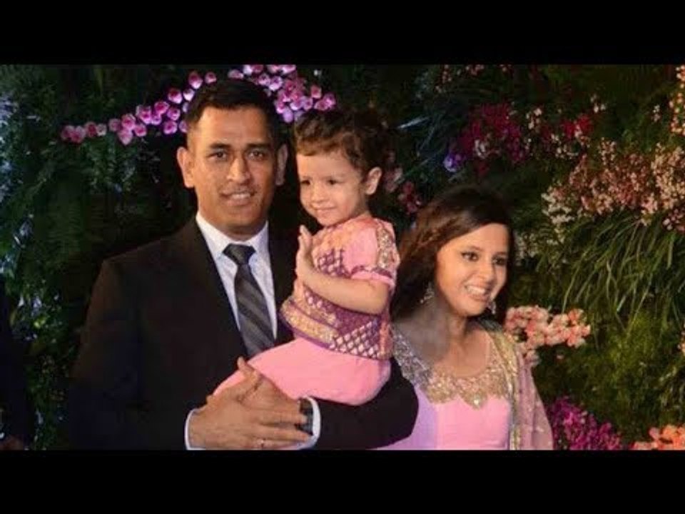 Mahendra Singh Dhoni arrives at Virat & Anushka's Reception at St.Regis | SpotboyE