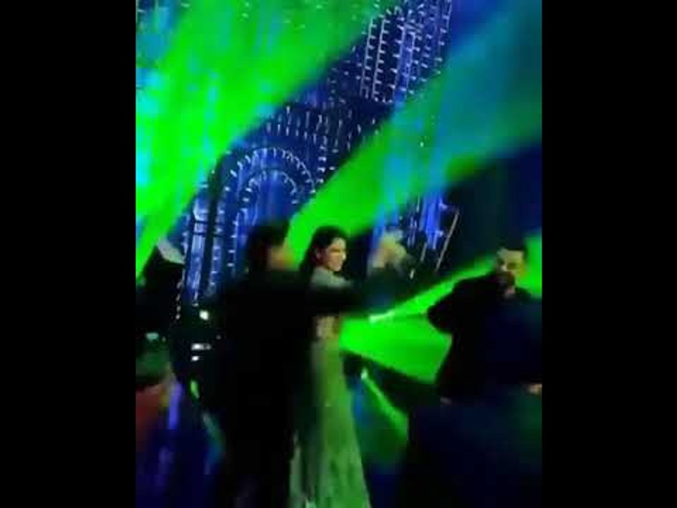 INSIDE VIDEO: Shahrukh Khan Dancing with Virat and Aushka at their Mumbai Reception | SpotboyE