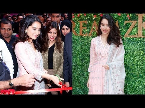 UNCUT- Shraddha Kapoor inaugurates & walks the ramp for Anita Dongre at the Wedding Junction Show