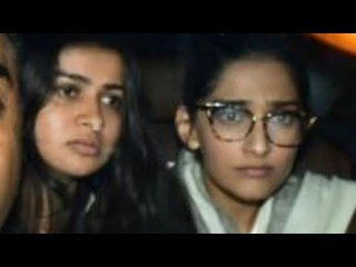 Sonam Kapoor spotted outside Her House in Juhu | SpotboyE