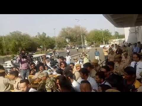 Salman Khan leaves for Jodhpur for the hearing of Black Buck Poaching Case | SpotboyE