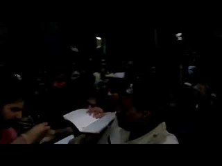 Fans gather to meet Varun Dhawan where he is shooting for Sui Dhaga in Chanderi | SpotboyE