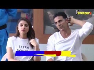 Akshay Kumar Is Doting Over These Innocent Smiles On-The-Sets Of Kesari | SpotboyE