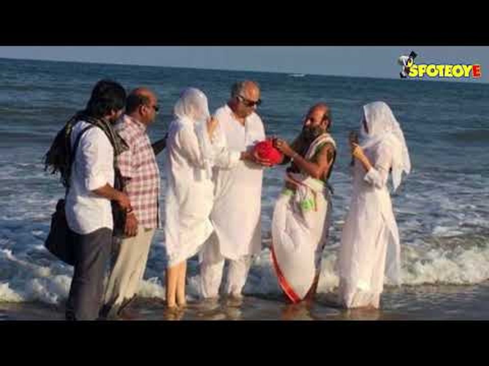 Janhvi Kapoor, Khushi Kapoor & Boney Kapoor Immerse Sridevi’s Ashes In Rameswaram | SpotboyE