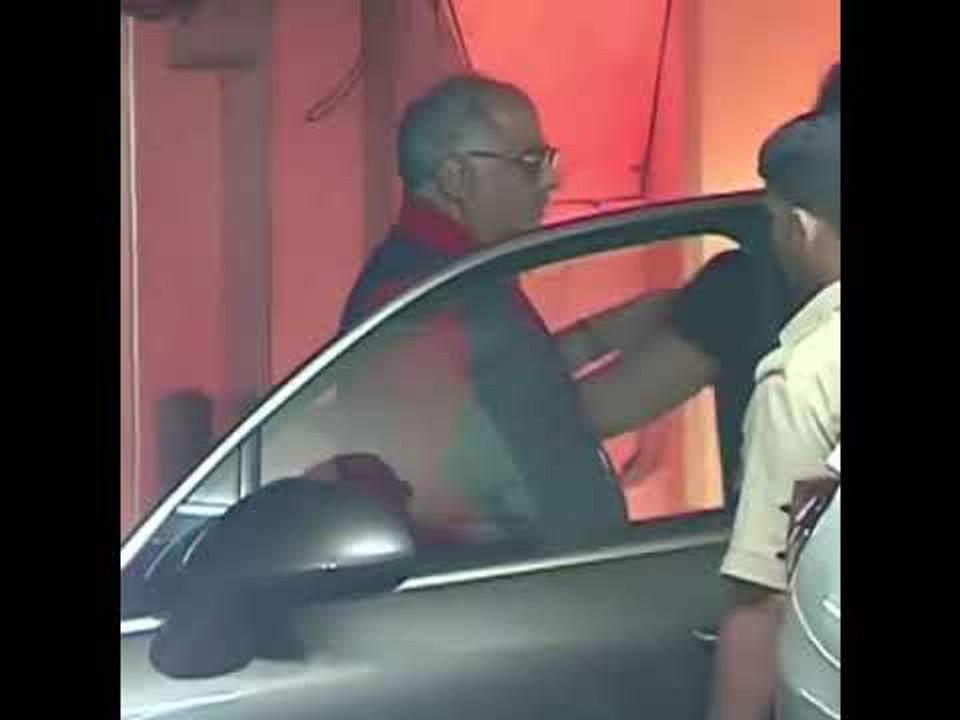Boney Kapoor with Janhvi Kapoor and Khushi Kapoor Post Dinner At Arjun Kapoor’s House | SpotboyE