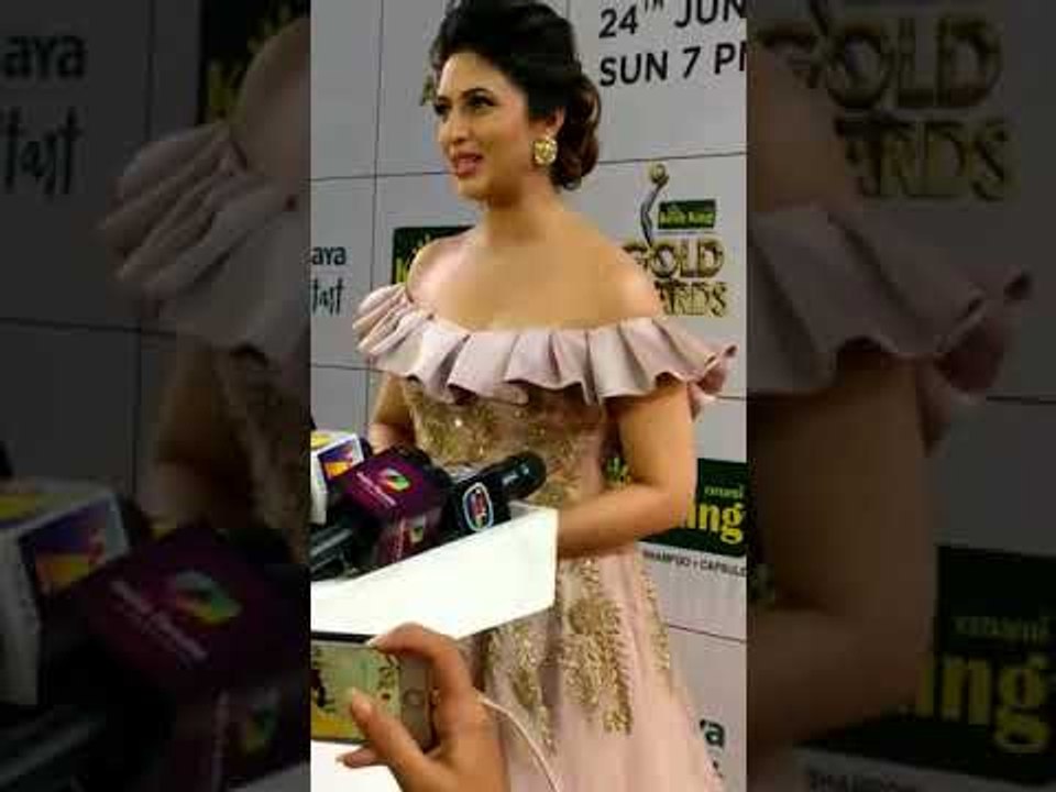 Divyanka Tripathi looks Elegant at the Gold Awards 2018 | SpotboyE