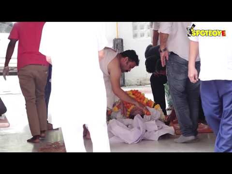 Filmmaker Kalpana Lajmi's Last Rites | Shabana Azmi & Soni Razdan Attend | SpotboyE