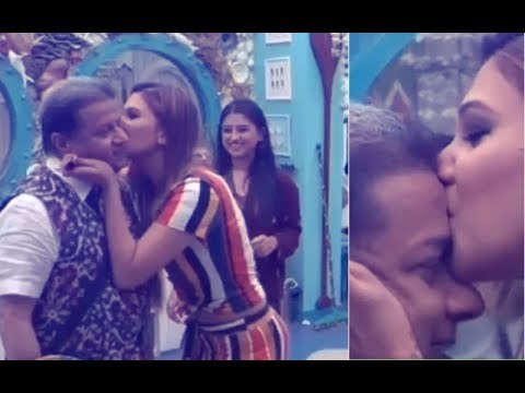 Bigg Boss 12: Jasleen Matharu Kisses Anup Jalota On National Television | SpotboyE