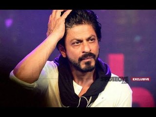 SHOCKING! Shah Rukh Khan's Crazy Fan CUTS WRIST