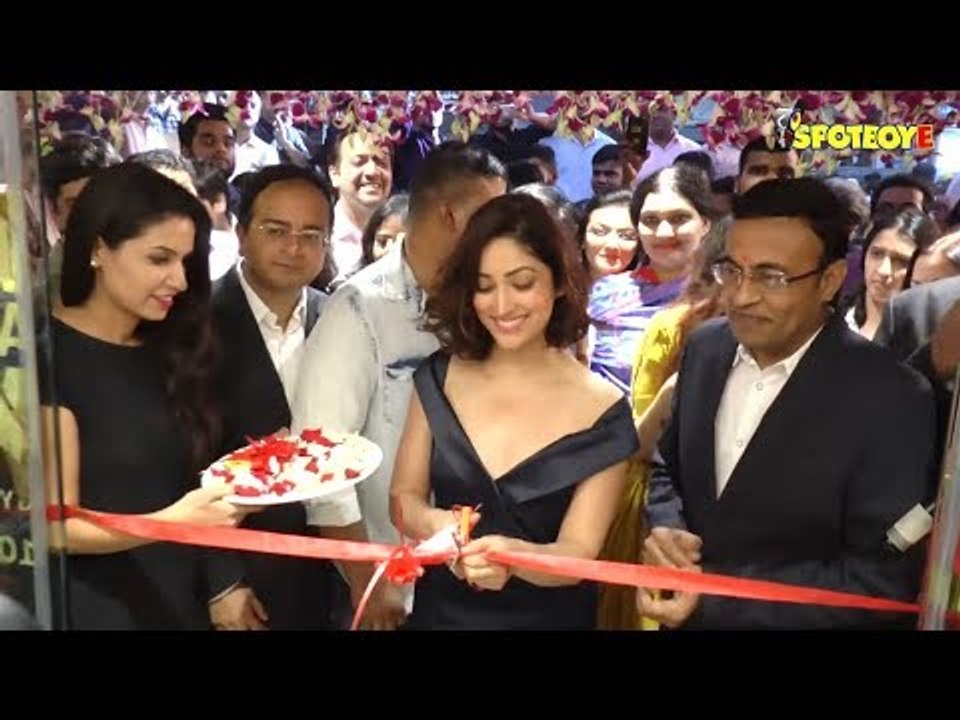 Yami Gautam Inaugurates New Showroom Of Reliance Jewels In Mumbai