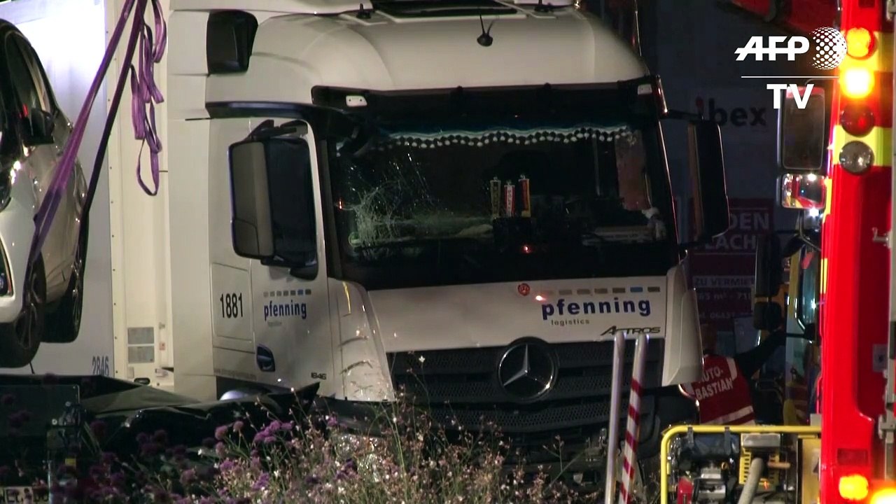 Mann kapert Lkw in Limburg und fährt auf mehrere Autos auf