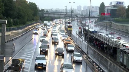 İstanbul'da yağmur ve kazalar trafiği felç etti topkapı