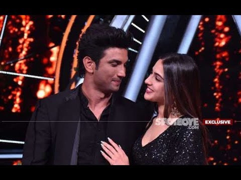 WHAT! Sushant Singh Rajput  Sara Ali Khan DATING? | But Why Are They Pleading To The Paps?