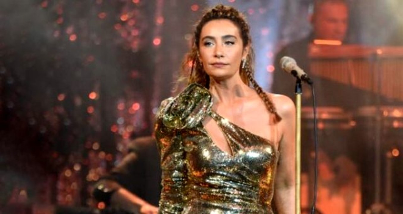 Sıla, konserinde bir hayranı "Ahey ahey" diye bağırınca şarkısını yarıda keserek kahkaha attı