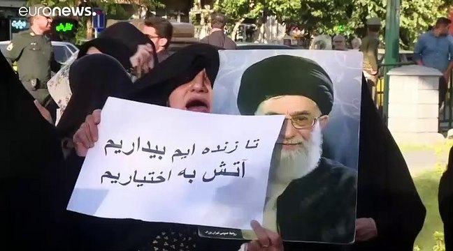 Женщине не место среди мужчин : в Тегеране прошёл митинг против допуска болельщиц на стадионы