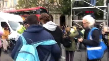 Londra'da 'yok oluş isyanı' 276 kişi gözaltına alındı