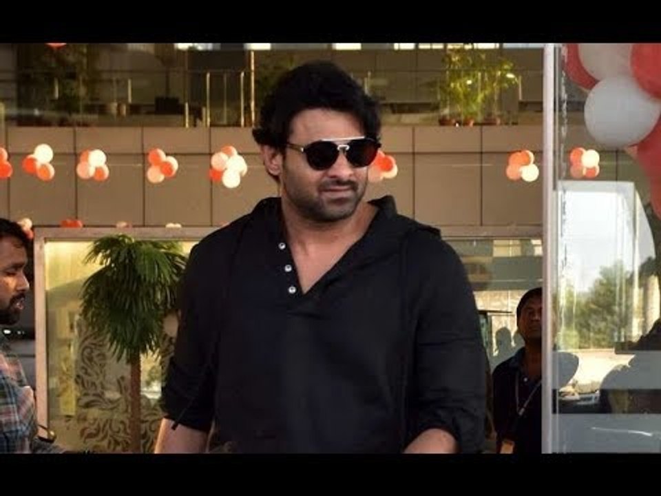 YOU WON'T BELIEVE How Much Weight 'Bahubali' Prabhas Had To REDUCE For His Film Saaho