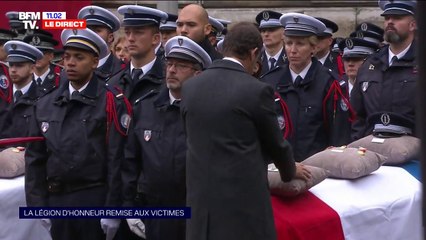 Download Video: Le ministre de l'Intérieur remet la Légion d'honneur aux quatre victimes de l'attaque au couteau de la préfecture de police de Paris