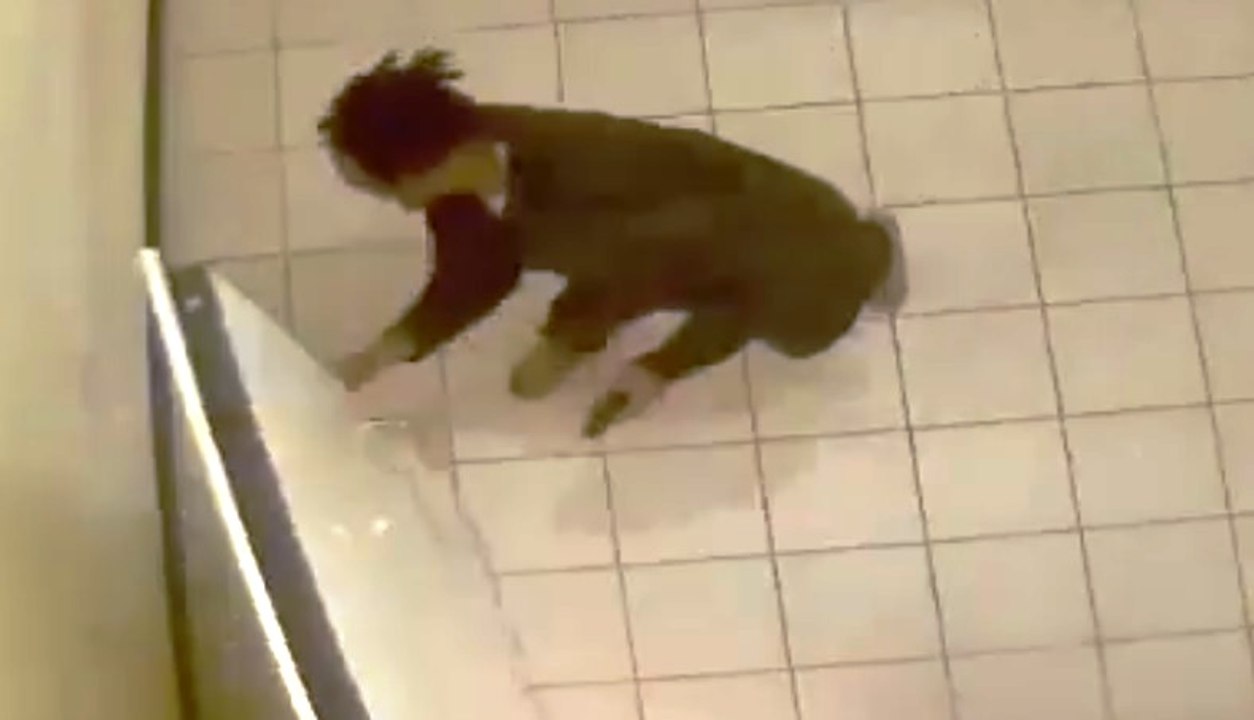 Trieste, poliziotti uccisi: il video della sparatoria (07.10.19)