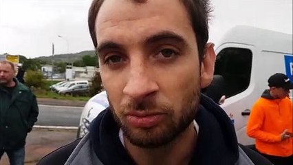 Au rond-point de Richardménil, Baptiste Lespagnol, président des Jeunes agriculteurs de Meurthe-et Moselle explique l'objet de la manifestation