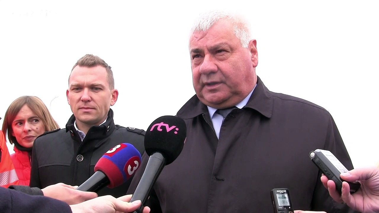 Novovybudovanú križovatku Dunajská Lužná odovzdali do užívania za účasti ministra dopravy a výstavby SR Árpáda Érseka