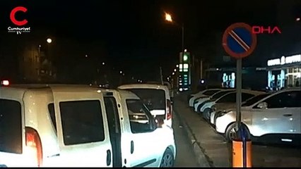 Polisler trafikte tartıştı... Gözaltındaki şüpheli böyle kaçtı!
