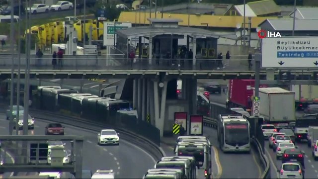 Esenyurt Haramidere Sanayi durağında metrobüs kazası